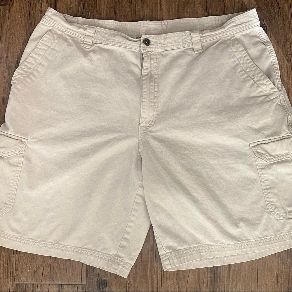Columbia Men's Cargo Shorts in Cream